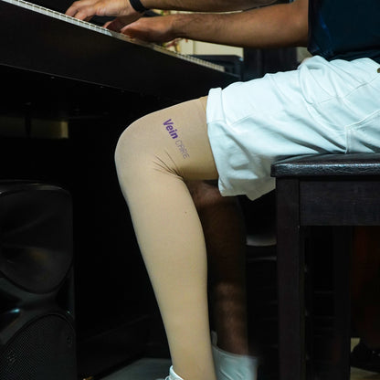 جوارب ضاغطة للعناية بالأوردة لعلاج دوالي الأوردة وتجلط الأوردة العميقة - فوق الركبة